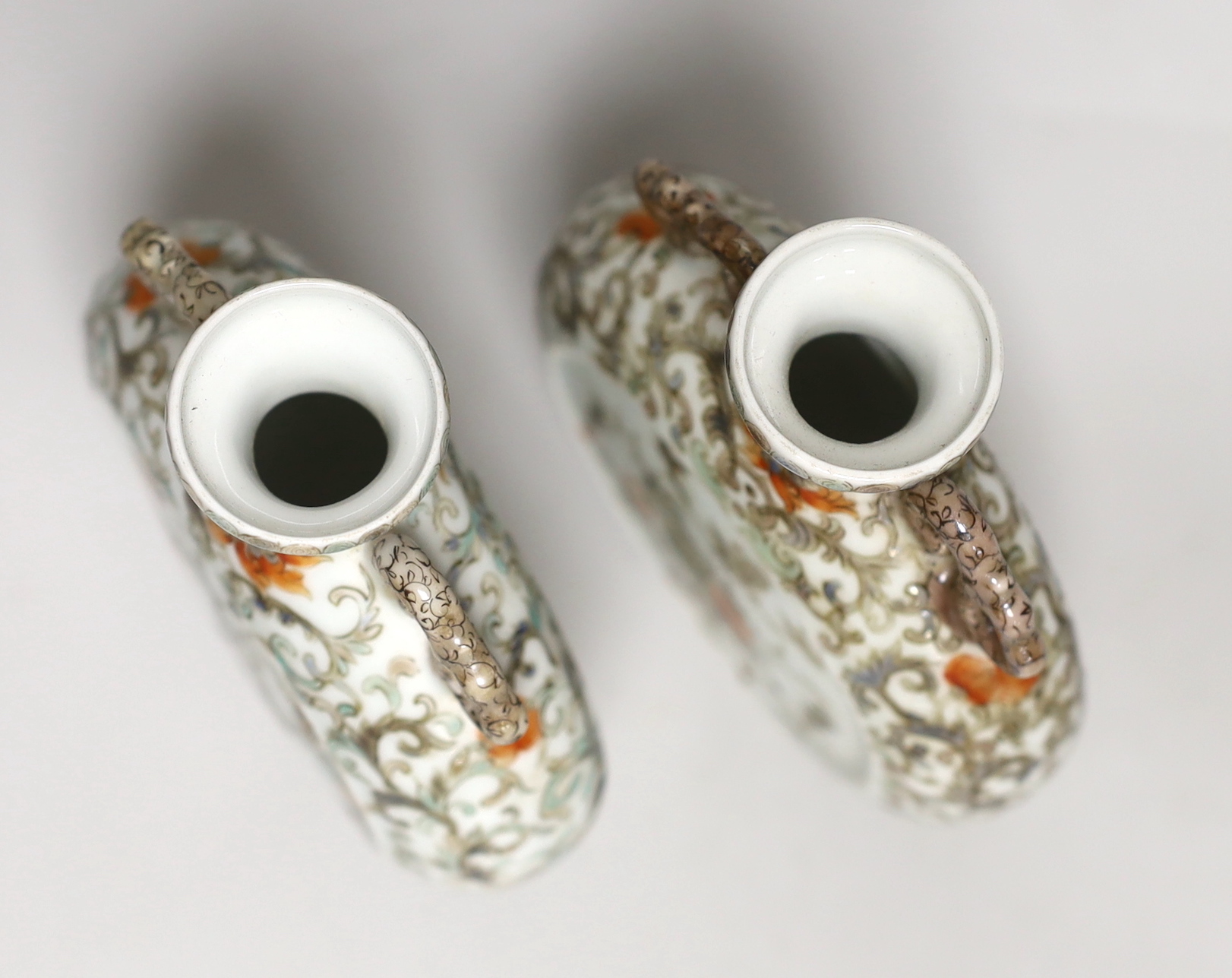 A pair of Chinese enamelled porcelain moonflasks, 13.5cm